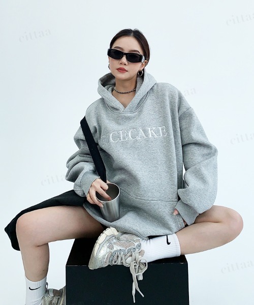 Dalfwin(ダールフィン)の「韓国ファッション RICECAKEバックフラワー刺繍フーディー(パーカー・レディース・グレー/ブラック・FREE)」の12枚目の写真