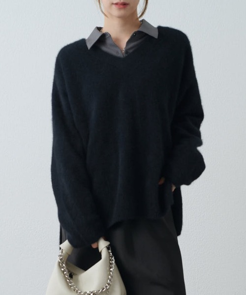 Lui's（ルイス）の「ウールライトVネックニット（ニット/セーター