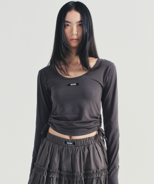 NICK&NICOLE(ニックアンドニコール)の「LABEL STRING SLIM LONG SLEEVE TOP_CHARCOAL(Tシャツ/カットソー・レディース・その他・FREE)」の1枚目の写真