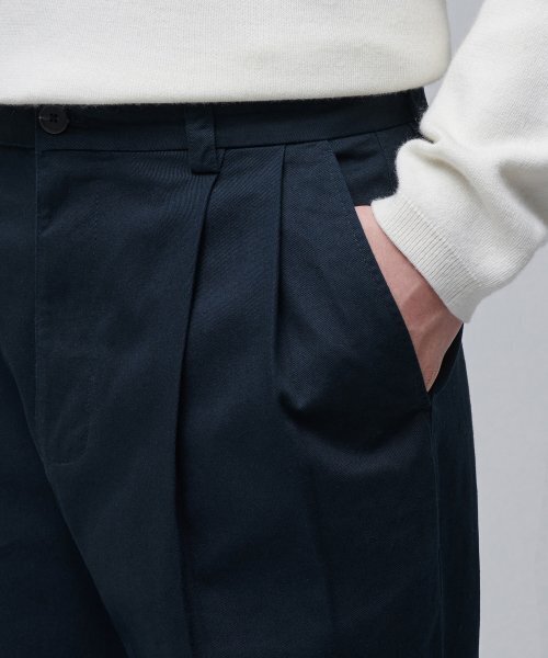 MUSINSA STANDARD（ムシンサスタンダード）の「ツーピンタックワイドチノパンツ[ネイビー]（その他パンツ・メンズ・その他・40/38/42/36/34/28/29/32/30/31/33/26/27）」の5枚目の写真