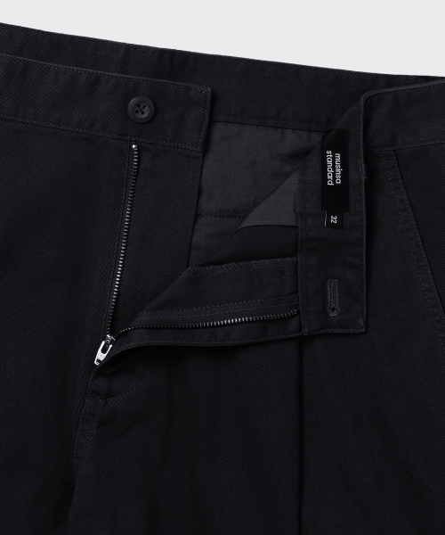 MUSINSA STANDARD（ムシンサスタンダード）の「ワンタックカーゴバミューダパンツ[ブラック]（その他パンツ・メンズ・その他・26/27/28/29/38/36/34/32/30/31/33）」の4枚目の写真