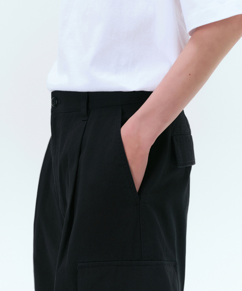 MUSINSA STANDARD（ムシンサスタンダード）の「ワンタックカーゴバミューダパンツ[ブラック]（その他パンツ・メンズ・その他・26/27/28/29/38/36/34/32/30/31/33）」の5枚目の写真