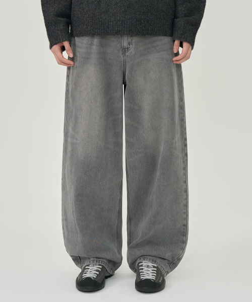 TOFFEE(トフィー)の「ウォッシュドバルーンデニムパンツ (グレー)(デニムパンツ・メンズ・その他・SMALL/MEDIUM/LARGE/X-LARGE)」の1枚目の写真