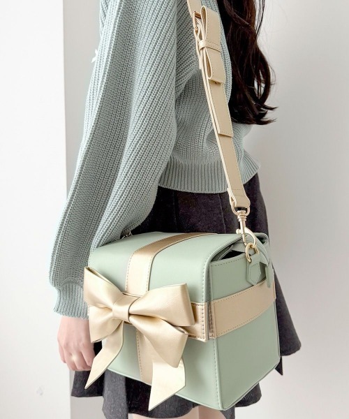 セール】多重リボンプレゼントBOXバッグ/fint フィント（ショルダー