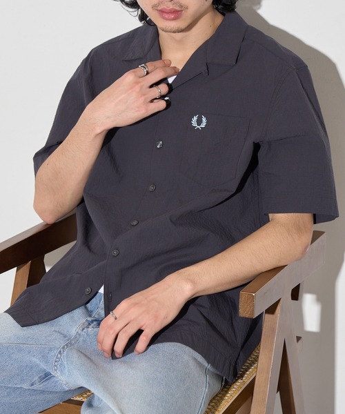 FRED PERRY(フレッドペリー)の「【FRED PERRY】SEERSUCKER REVERE COLLAR SHIRT M2471(シャツ/ブラウス・メンズ・オフホワイト/チャコールグレー/ネイビー・M/S/XL/L)」の3枚目の写真