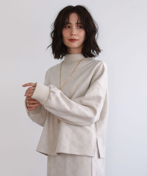 ELENCARE DUE（エレンカーレデュエ）の「・ELENCARE DUE エンボスプルオーバー（スウェット・レディース・ブラウン/チャコールグレー/アイボリー・FREE）」の4枚目の写真