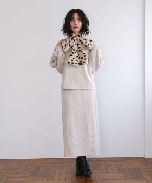 ELENCARE DUE（エレンカーレデュエ）の「・ELENCARE DUE エンボスプルオーバー（スウェット・レディース・ブラウン/チャコールグレー/アイボリー・FREE）」の5枚目の写真