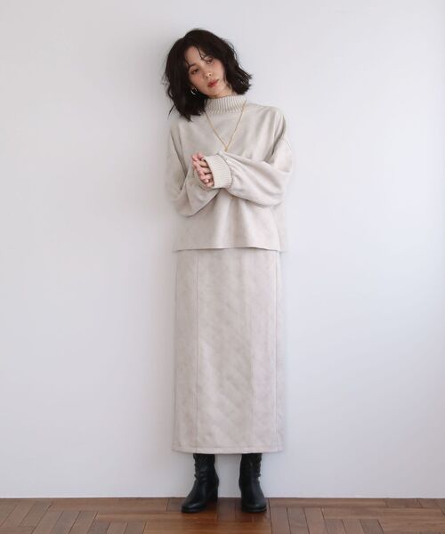 ELENCARE DUE（エレンカーレデュエ）の「・ELENCARE DUE エンボスプルオーバー（スウェット・レディース・ブラウン/チャコールグレー/アイボリー・FREE）」の6枚目の写真