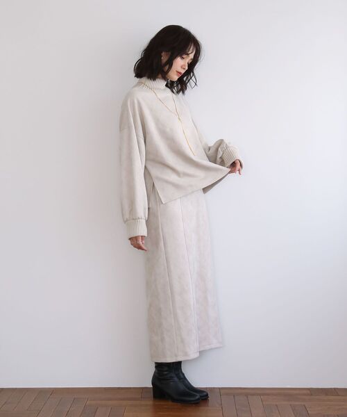 ELENCARE DUE（エレンカーレデュエ）の「・ELENCARE DUE エンボスプルオーバー（スウェット・レディース・ブラウン/チャコールグレー/アイボリー・FREE）」の7枚目の写真