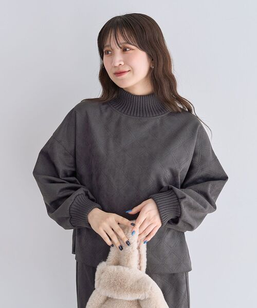 ELENCARE DUE（エレンカーレデュエ）の「・ELENCARE DUE エンボスプルオーバー（スウェット・レディース・ブラウン/チャコールグレー/アイボリー・FREE）」の15枚目の写真