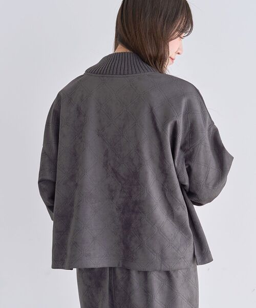 ELENCARE DUE（エレンカーレデュエ）の「・ELENCARE DUE エンボスプルオーバー（スウェット・レディース・ブラウン/チャコールグレー/アイボリー・FREE）」の18枚目の写真