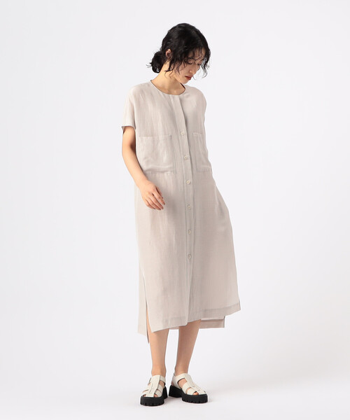 Gabardine K.T(ギャバジンケーティー)の「〔 +サイズ 〕 アセテートリネンタッサー クルーネックロングシャツジレ(ベスト・レディース・ブラック/ベージュ・13号)」の3枚目の写真