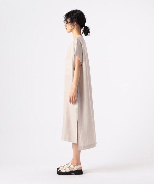 Gabardine K.T(ギャバジンケーティー)の「〔 +サイズ 〕 アセテートリネンタッサー クルーネックロングシャツジレ(ベスト・レディース・ブラック/ベージュ・13号)」の6枚目の写真
