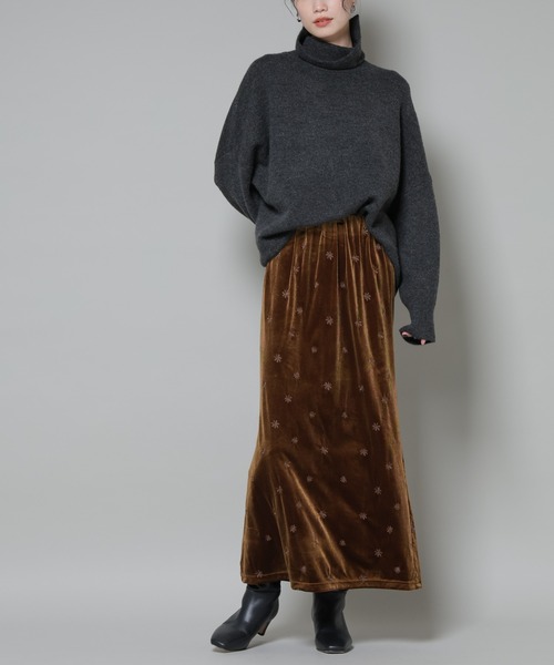 NANO universe（ナノユニバース）の「刺繍ベロアカットナロースカート(セットアップ可)（スカート・レディース・ブラック/ブラウン/ベージュ・FREE）」の3枚目の写真