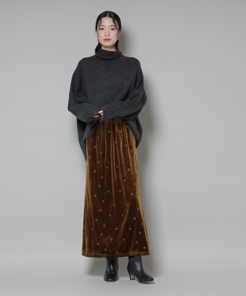 NANO universe（ナノユニバース）の「刺繍ベロアカットナロースカート(セットアップ可)（スカート・レディース・ブラック/ブラウン/ベージュ・FREE）」の15枚目の写真