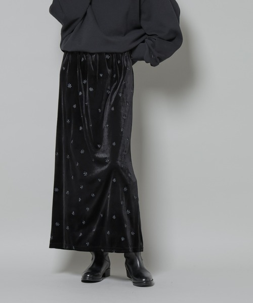 NANO universe（ナノユニバース）の「刺繍ベロアカットナロースカート(セットアップ可)（スカート・レディース・ブラック/ブラウン/ベージュ・FREE）」の4枚目の写真