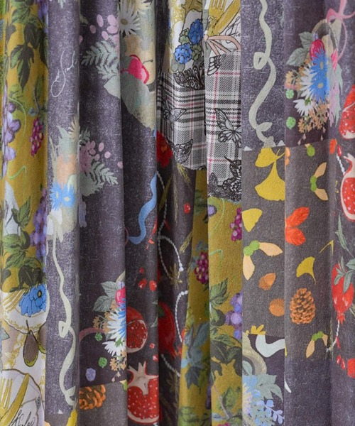 iS ScoLar（イズスカラー）の「553263：豊穣と繁栄柄スウェードポンチプリーツスカート（スカート・レディース・ボルドー/ブラック・M）」の7枚目の写真