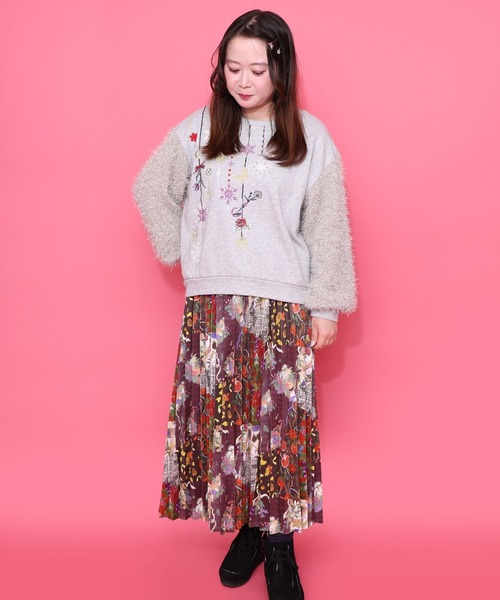 iS ScoLar（イズスカラー）の「553263：豊穣と繁栄柄スウェードポンチプリーツスカート（スカート・レディース・ボルドー/ブラック・M）」の13枚目の写真