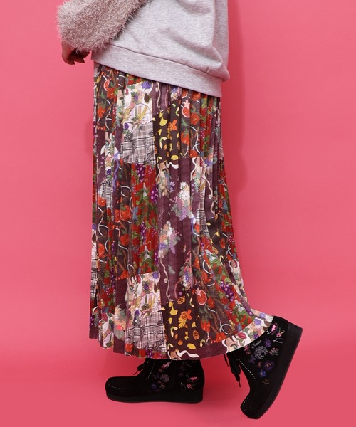 iS ScoLar（イズスカラー）の「553263：豊穣と繁栄柄スウェードポンチプリーツスカート（スカート・レディース・ボルドー/ブラック・M）」の14枚目の写真