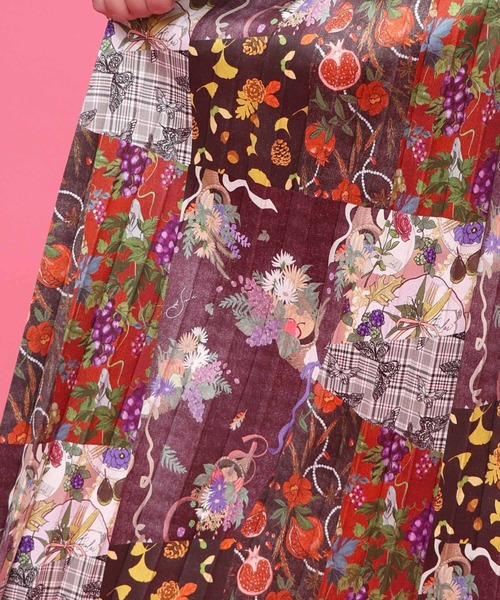 iS ScoLar（イズスカラー）の「553263：豊穣と繁栄柄スウェードポンチプリーツスカート（スカート・レディース・ボルドー/ブラック・M）」の16枚目の写真