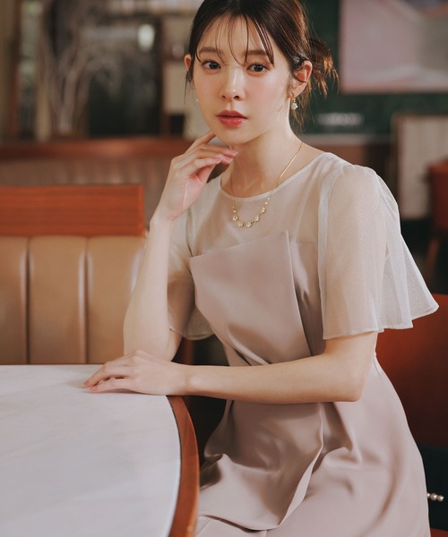 AIMER(エメ)の「ラメチュール×マットサテン袖付きフレアパーティードレス 結婚式 お呼ばれ ドレス 20代 30代(ドレス・レディース・ブルーグレー/ブラック/ブラウン/ベージュ・MEDIUM)」の4枚目の写真