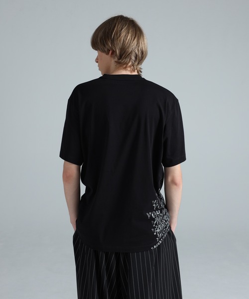 Y-3(ワイスリー)の「Y-3 GFX SHORT SLEEVE TEE(Tシャツ/カットソー・メンズ・ブラック・XX-SMALL/X-SMALL/SMALL/MEDIUM/LARGE/X-LARGE/XX-LARGE)」の4枚目の写真