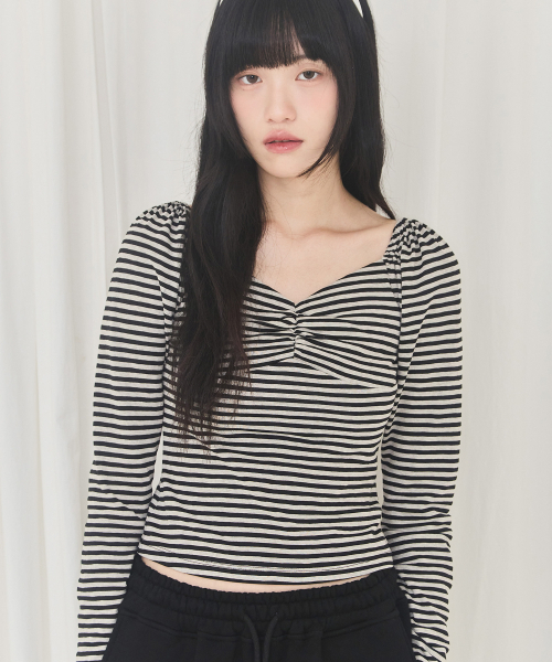 ALKI ALKA(アルキアルカ)の「Heart-neck Long Sleeve (Stripe Black)(Tシャツ/カットソー・レディース・ブラックミックス・FREE)」の2枚目の写真