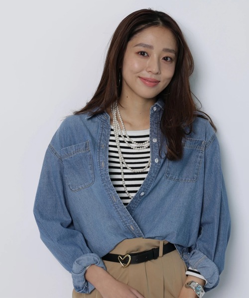 JUSGLITTY（ジャスグリッティー）の「デニムリボン付シャツ（シャツ/ブラウス・レディース・サックスブルー/ピンク/ライトブルー・2/1）」の5枚目の写真