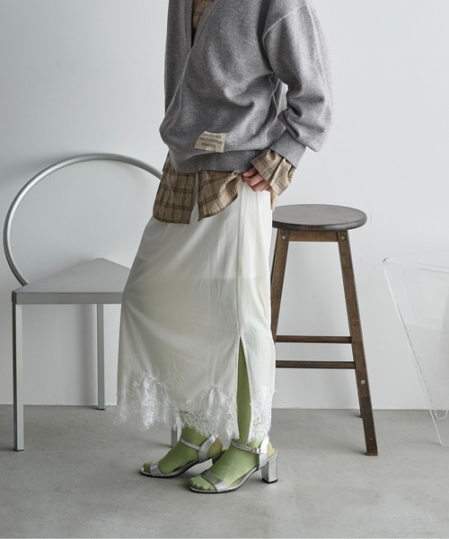 THE YOn（ザヨン）の「レースヘムベロアナロースカート（スカート・レディース・オフホワイト/イエロー/モカ・FREE）」の2枚目の写真