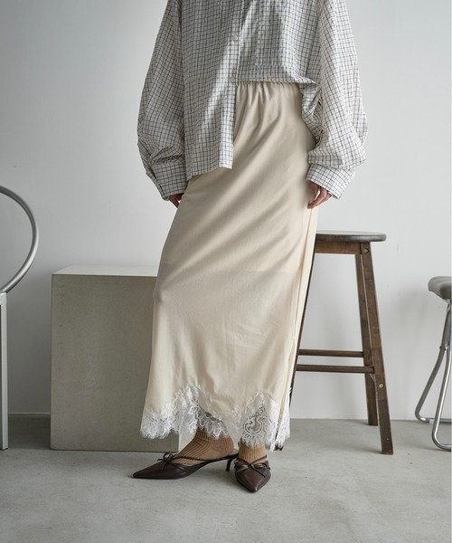 THE YOn（ザヨン）の「レースヘムベロアナロースカート（スカート・レディース・オフホワイト/イエロー/モカ・FREE）」の4枚目の写真