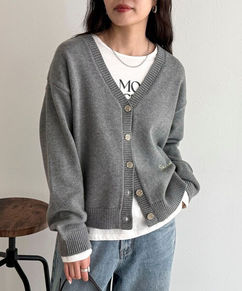 fredy emue（フレディエミュ）の「メッセージニットカーディガン（カーディガン/ボレロ・レディース・ネイビー/グレー/カーキ・38）」の7枚目の写真