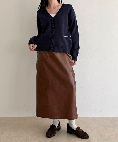 fredy emue（フレディエミュ）の「メッセージニットカーディガン（カーディガン/ボレロ・レディース・ネイビー/グレー/カーキ・38）」の18枚目の写真