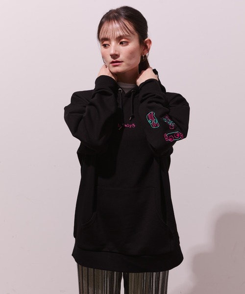 Lipoy(リポイ)の「ニンジンくん lovely 袖配色刺繍入り オーバーサイズ ユニセックス フーディー(パーカー・レディース・ブラック/グレー・L/M)」の20枚目の写真