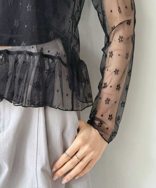 Jewelobe(ジュエローブ)の「フラワードットチュールペプラムシアートップス(Tシャツ/カットソー・レディース・ブラック/アイボリー・FREE)」の5枚目の写真