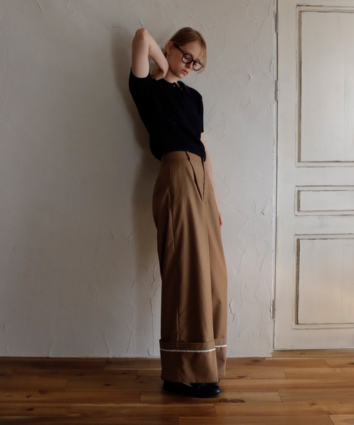mieya mieya(ミーヤミーヤ)の「【mieya mieya】PREPPY CUFFS WIDE-LEG PT/プレッピーカフスワイドレッグパンツ(スラックス・レディース・キャメル/ネイビー・SMALL/MEDIUM)」の4枚目の写真