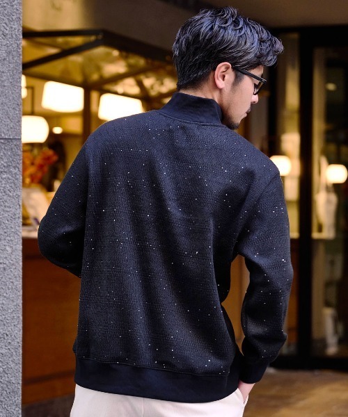 BENUSTA(ベヌスタ)の「『BENUSTA/ベヌスタ』スプリンクル加工ハーフジッププルオーバーニット【GC】(スウェット・メンズ・ブラック・XL/L/M)」の3枚目の写真