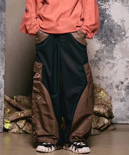 MAISON SPECIAL(メゾンスペシャル)の「《UNISEX》Different Material Docking Prime-Wide Field Pants/異素材ドッキングプライムワイドフィールドパンツ【MAISON SPECIAL/メゾンスペシャル】(カーゴパンツ・メンズ・チャコールグレー/ブラック・1/0/2)」の2枚目の写真