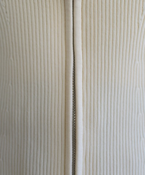 31 Sons de mode（トランテアン　ソン　ドゥ　モード）の「2026春夏新作 ホルターネックジップニット（ニット/セーター・レディース・グリーン/イエロー/ブラック・ﾌﾘ-）」の22枚目の写真