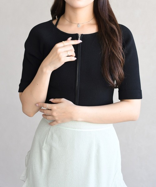 31 Sons de mode（トランテアン　ソン　ドゥ　モード）の「2026春夏新作 ホルターネックジップニット（ニット/セーター・レディース・グリーン/イエロー/ブラック・ﾌﾘ-）」の4枚目の写真