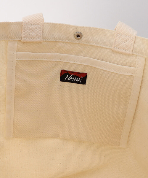 NANGA（ナンガ）の「NANGA/ナンガ NANGA LOGO 2WAY CANVAS TOTE BAG ナンガ ロゴ 2WAY キャンバス トートバッグ（トートバッグ・メンズ・ベージュ・ONE SIZE）」の8枚目の写真