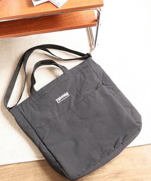 THRASHER(スラッシャー)の「THRASHER TOTE SHOULDER L 2WAY トート ショルダーバッグ(トートバッグ・メンズ・ブラック×ホワイト/ブラック系・FREE)」の1枚目の写真