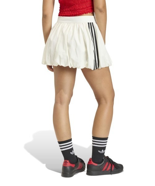 adidas(アディダス)の「adidas originals BALLOON SKIRT(アディダスオリジナルス バルーンスカート)(スカート・レディース・オフホワイト・SMALL/MEDIUM/LARGE)」の3枚目の写真