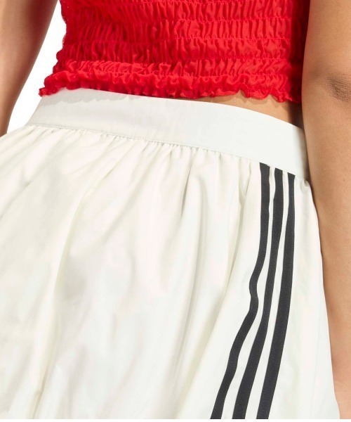 adidas(アディダス)の「adidas originals BALLOON SKIRT(アディダスオリジナルス バルーンスカート)(スカート・レディース・オフホワイト・SMALL/MEDIUM/LARGE)」の6枚目の写真