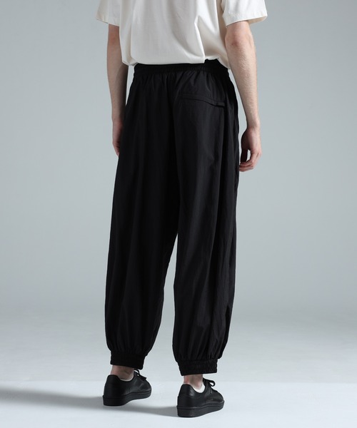 Y-3（ワイスリー）の「Y-3 RAW EDGE 3 STRIPES NYLON SHELL PANTS（その他パンツ・メンズ・ブラック・SMALL/X-SMALL/X-LARGE/LARGE/MEDIUM）」の2枚目の写真