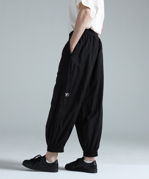 Y-3（ワイスリー）の「Y-3 RAW EDGE 3 STRIPES NYLON SHELL PANTS（その他パンツ・メンズ・ブラック・SMALL/X-SMALL/X-LARGE/LARGE/MEDIUM）」の3枚目の写真
