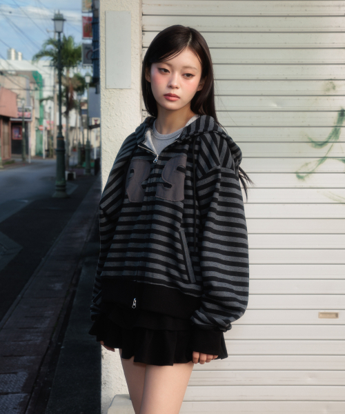 ROSEFRANTZ（ロゼフランツ）の「Patch Stripe Hood Zip-Up [Black]（パーカー・レディース・ブラック・OS）」の4枚目の写真