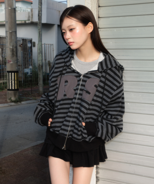ROSEFRANTZ（ロゼフランツ）の「Patch Stripe Hood Zip-Up [Black]（パーカー・レディース・ブラック・OS）」の7枚目の写真