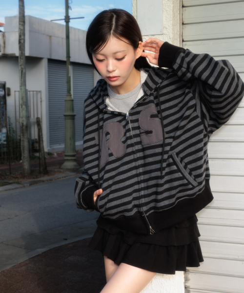 ROSEFRANTZ（ロゼフランツ）の「Patch Stripe Hood Zip-Up [Black]（パーカー・レディース・ブラック・OS）」の8枚目の写真