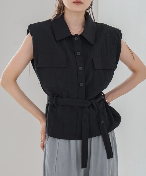 Bab(バブ)の「肩パット入りベストトップス(シャツ/ブラウス・レディース・ブラック/テラコッタ・MEDIUM)」の1枚目の写真