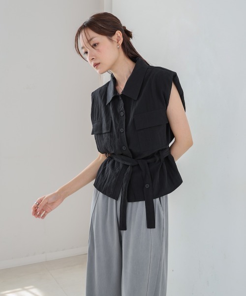 Bab(バブ)の「肩パット入りベストトップス(シャツ/ブラウス・レディース・ブラック/テラコッタ・MEDIUM)」の4枚目の写真